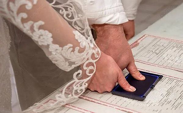 Women’s Fingerprints to Be Required in Marriage Contract Process
